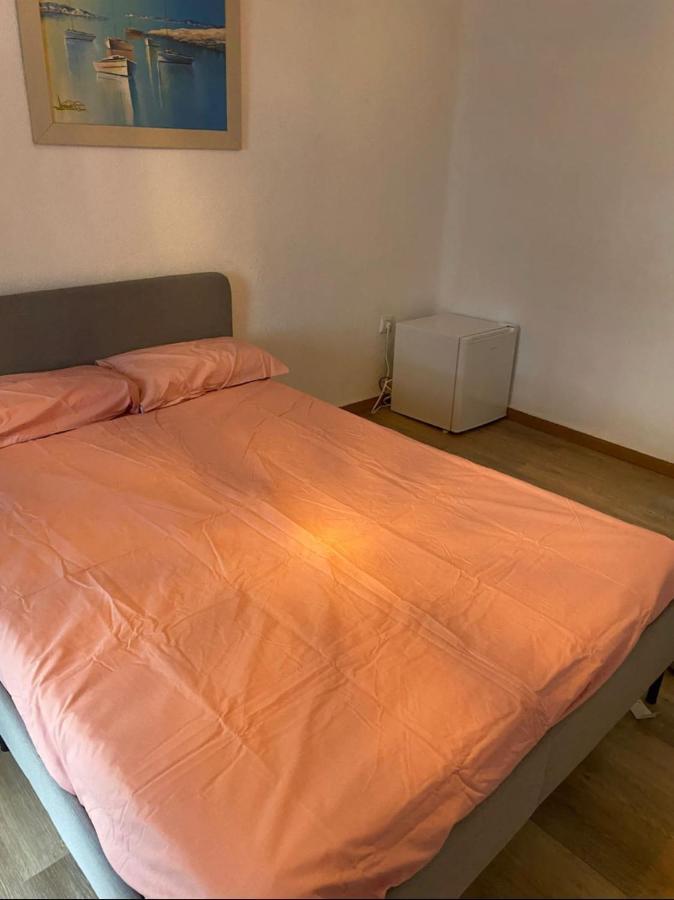 Apartamento De Habitaciones Privadas En El Centro De Малага Екстериор снимка