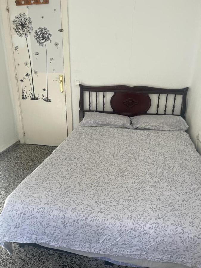 Apartamento De Habitaciones Privadas En El Centro De Малага Екстериор снимка
