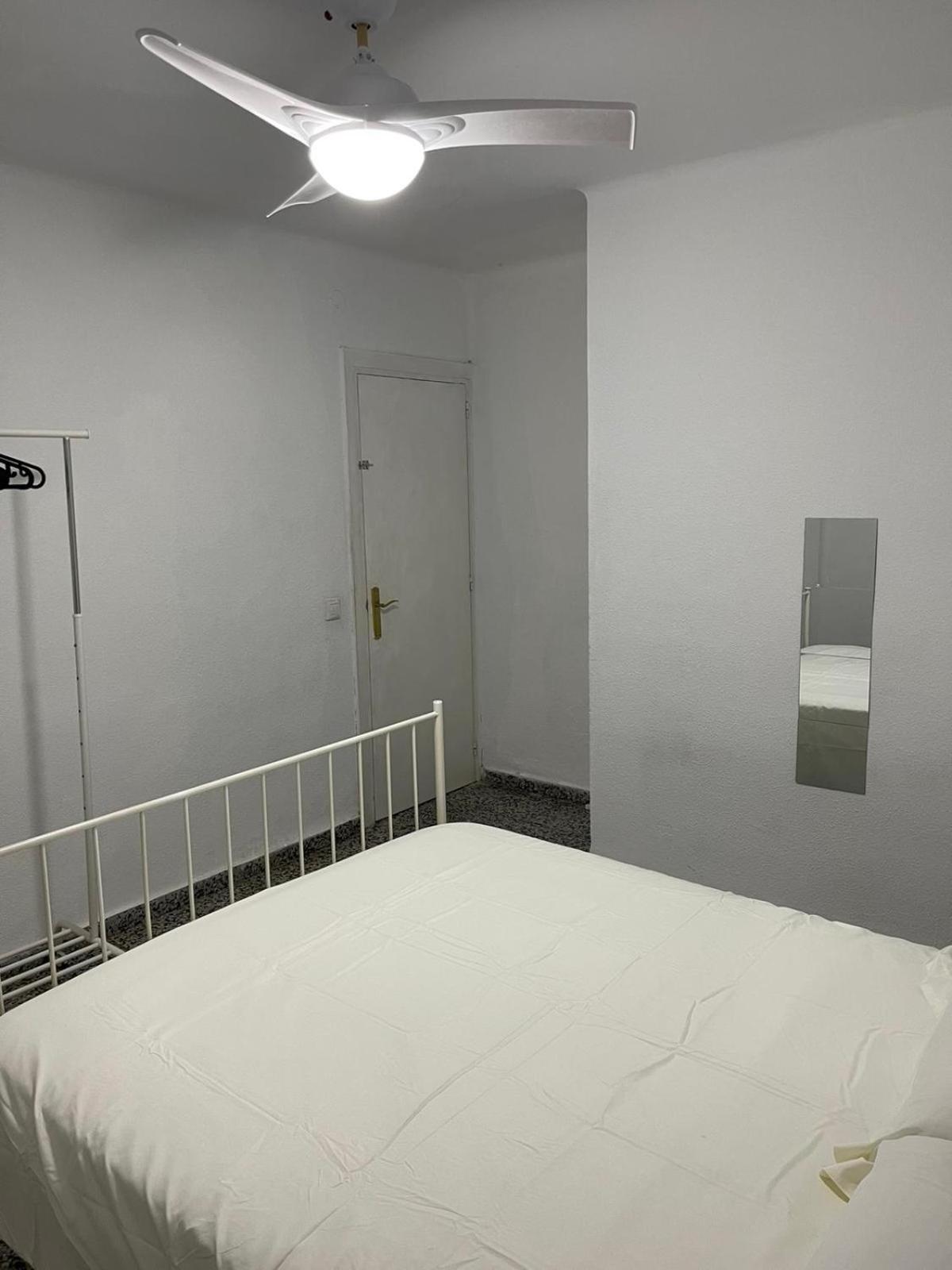 Apartamento De Habitaciones Privadas En El Centro De Малага Екстериор снимка