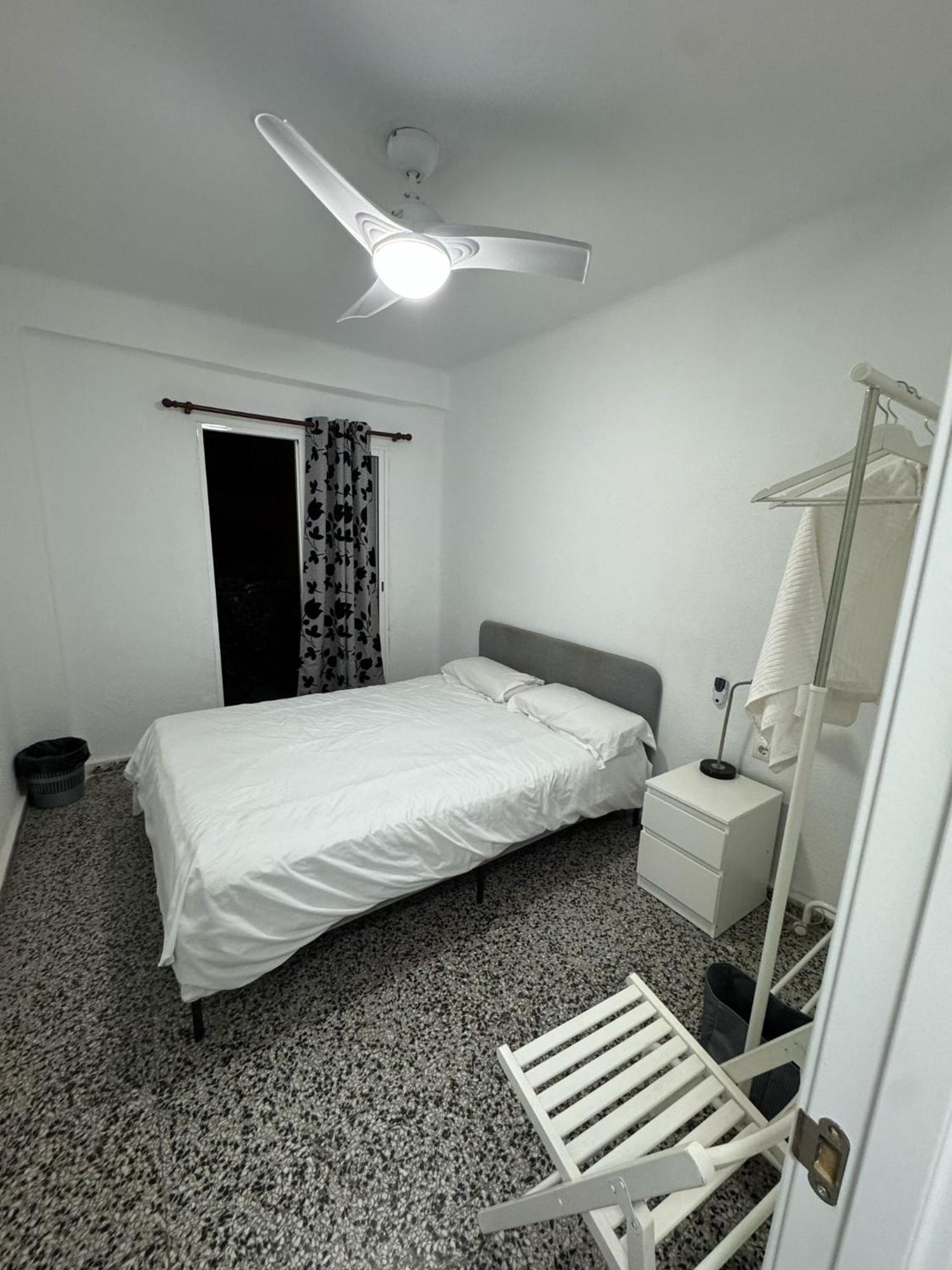 Apartamento De Habitaciones Privadas En El Centro De Малага Екстериор снимка